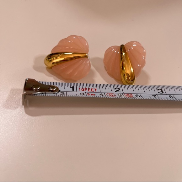 Vintage 80 90 Retro Maximalism Deco pink Lucite Heart Gold Mobwife Earrings - Picture 15 of 15